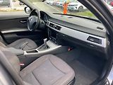 BMW Řada 3 320d Touring - náhled 12