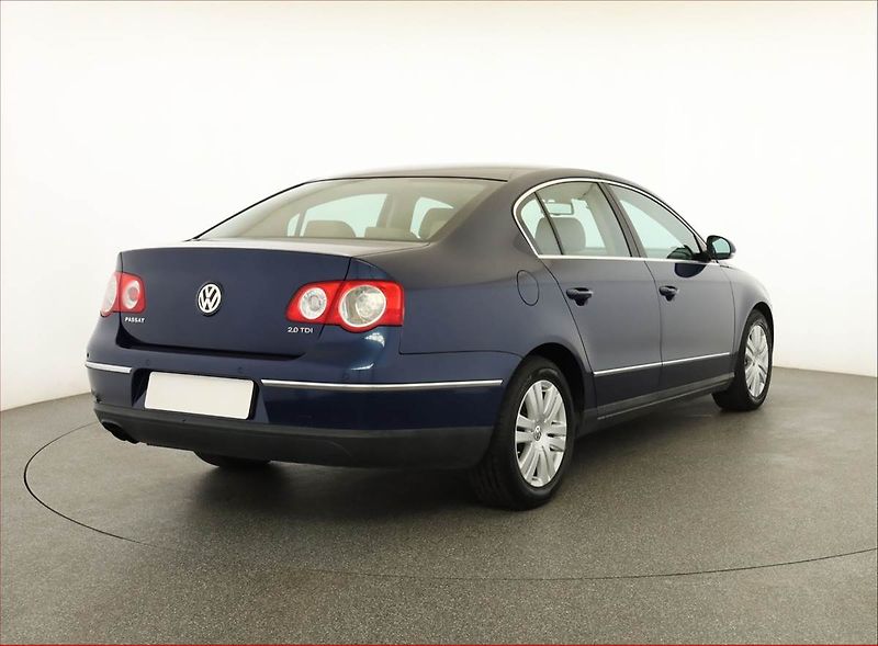 Volkswagen Passat (2005) 2.0 TDI, nová STK - fotka 5 z 15