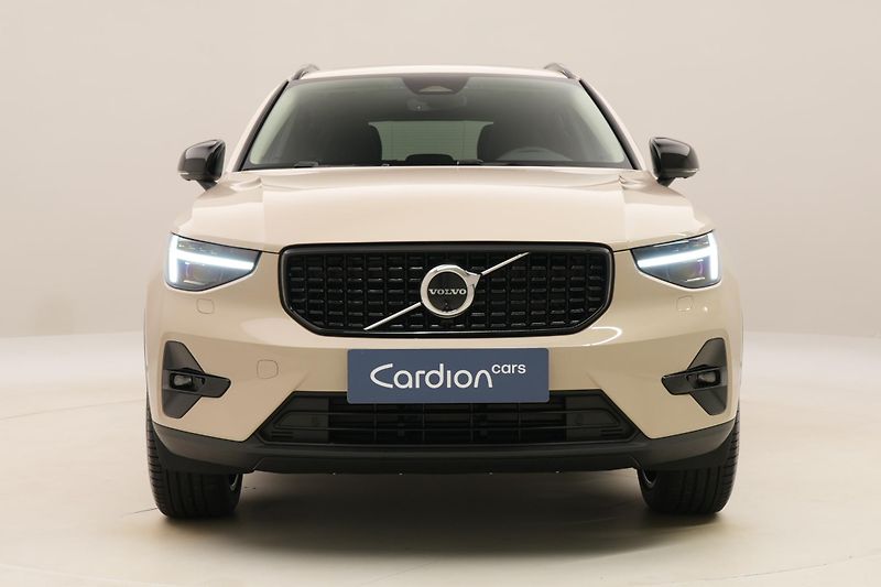 Volvo XC40 (2026) B3 AUT DARK ULTRA - fotka 15 z 66