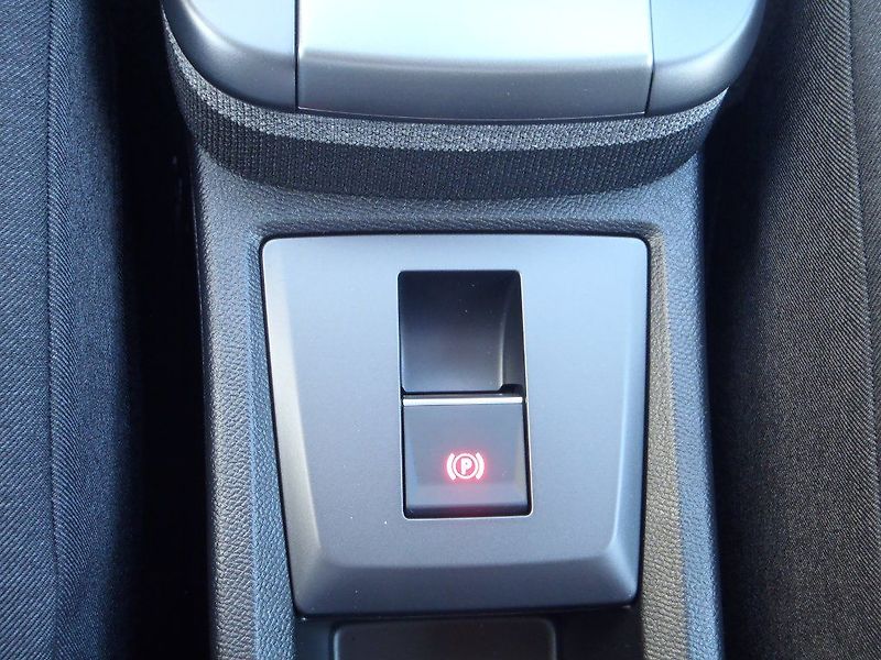 Opel Frontera Hybrid GS 1.2 Turbo 81kW - fotka 27 z 30