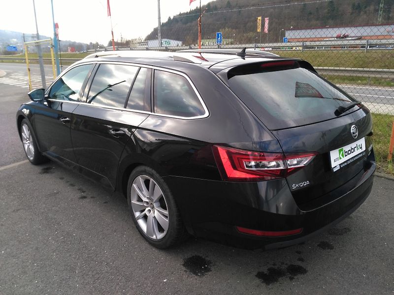 Škoda Superb 2,0 TDI 4x4 /140 kW/ - fotka 4 z 40