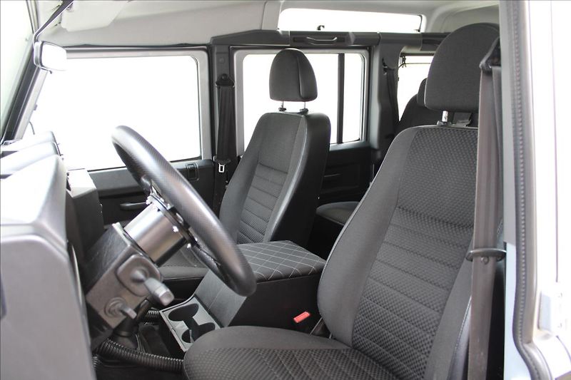 Land Rover Defender 110 2.4 TD4 90kW / PUMA / CZ - fotka 14 z 38