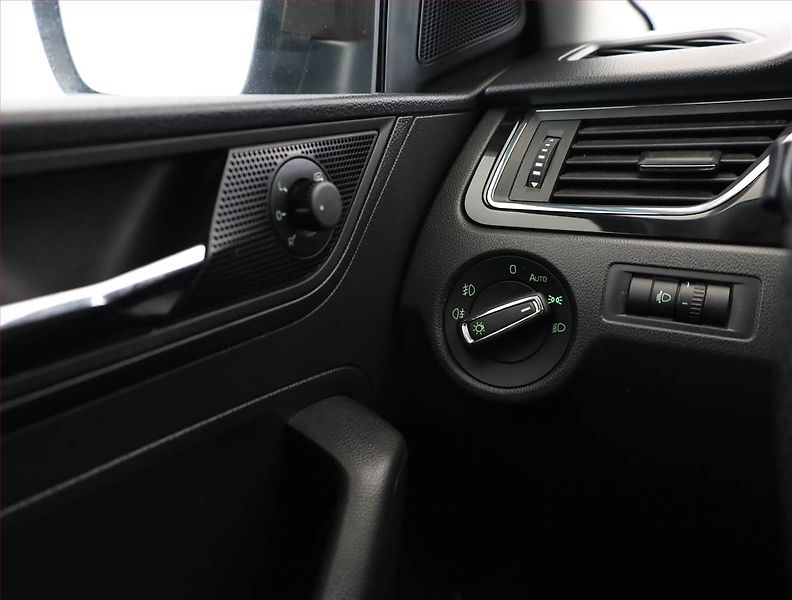 Škoda Rapid (2018) Style Plus 1.0 TSI, ČR,1.maj - fotka 15 z 17