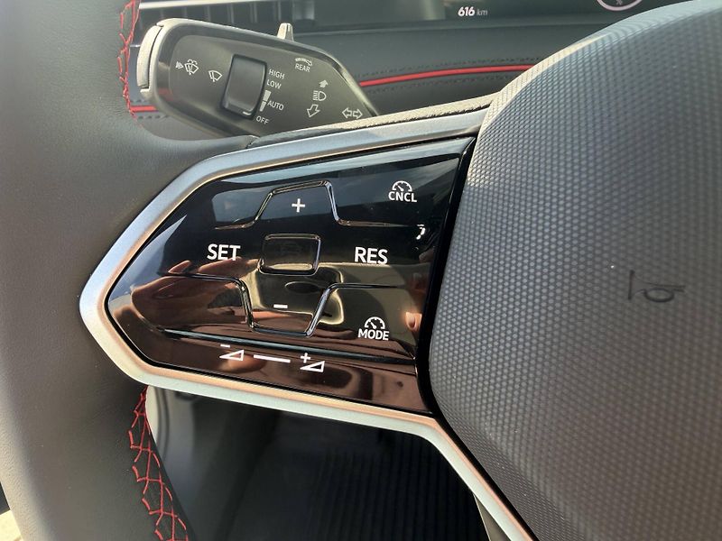 Volkswagen ID.7 Tourer (2025) GTX People 86kWh 4Motion - fotka 17 z 25