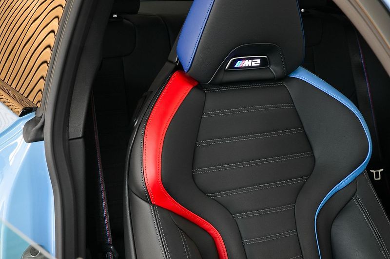 BMW M2 338kW Manuál Servis do 12/2028 - fotka 17 z 50