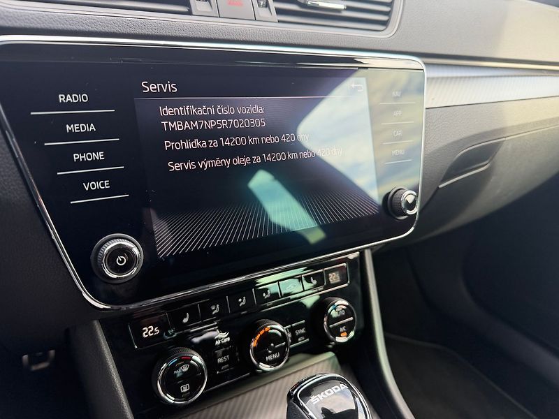 Škoda Superb Sportline  2,0TSI 140kW DSG - fotka 14 z 21