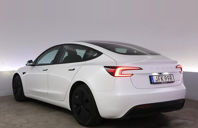 Tesla Model 3 LR AWD SoH 92% Autopilot Pano. - fotka 3 z 23