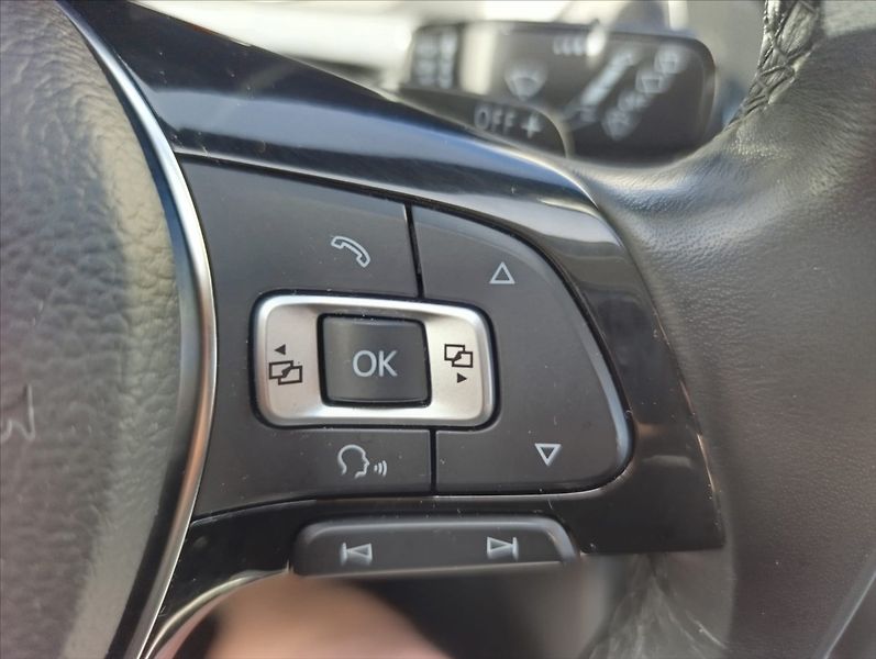 Volkswagen Tiguan 2,0 TDi R-Line DSG 4x4 Navi ČR - fotka 30 z 33