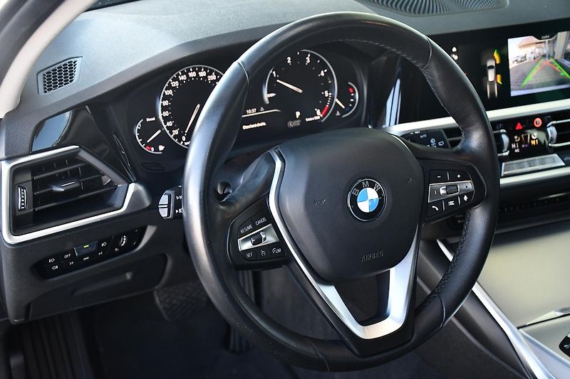 BMW Řada 3 320D xDrive 2xALU 1M ČR - fotka 17 z 38