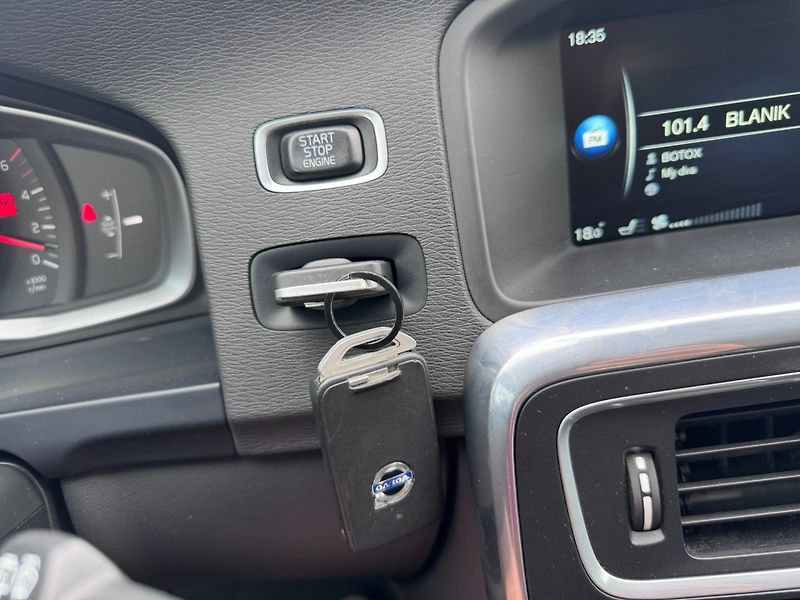 Volvo V60 (2016) D2 2,0D 88 KW TAŽNÉ - fotka 26 z 48