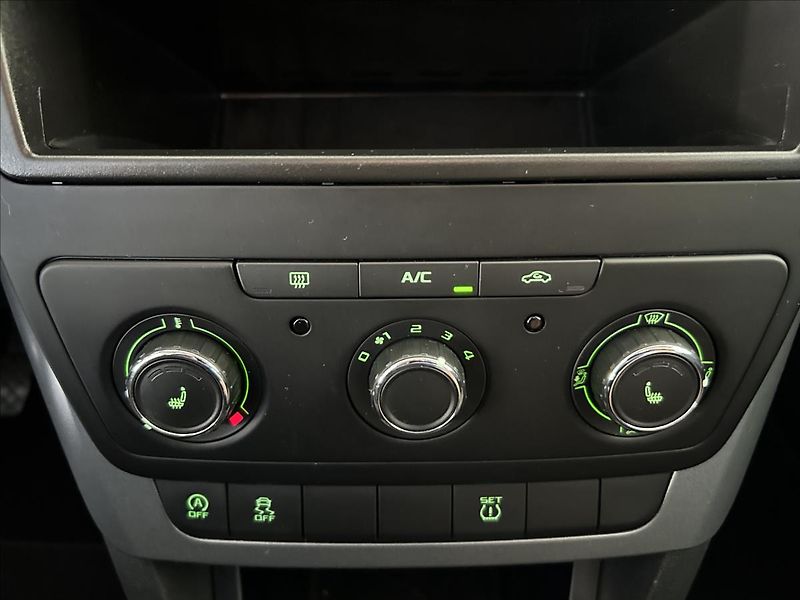 Škoda Yeti 1,2   TSI 81kW,SERVISKA - fotka 15 z 21