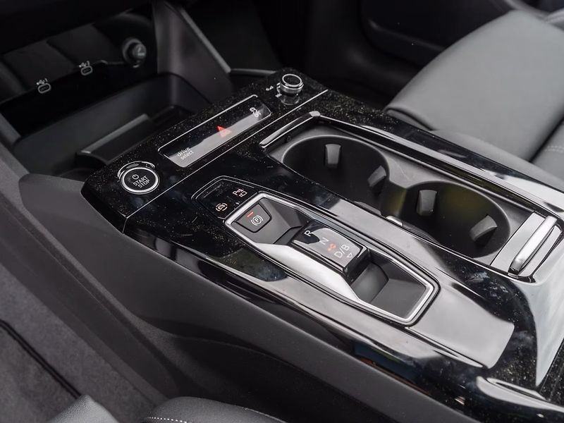 Audi Q6 e-tron perf. S-Line Pano B&O Vzduch - fotka 13 z 16