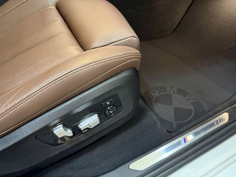 BMW X7 xDrive30d M-Sport Laser FULL - fotka 51 z 53