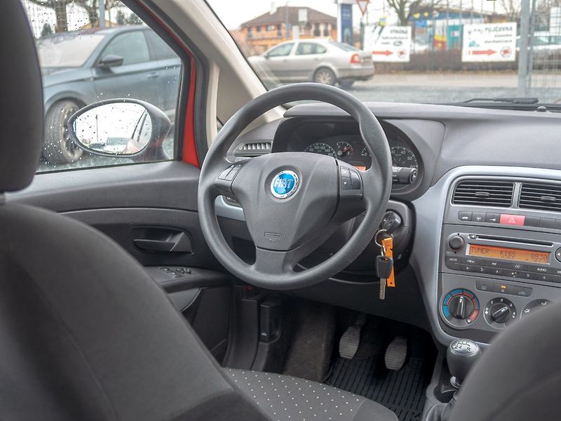 Fiat Grande Punto (2007) 1.4i 2x KOLA – PO SERVISU - fotka 12 z 37