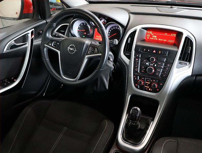 Opel Astra (2010) 1.4 16V, Tempomat - fotka 7 z 17