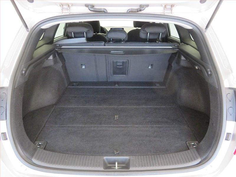 Hyundai i30 (2018) 1.6 CRDi, Serv.kniha, Navi - fotka 14 z 18