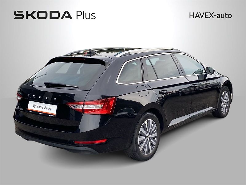 Škoda Superb (2021) Combi 1.5 TSI ACT DSG Style+ - fotka 2 z 36