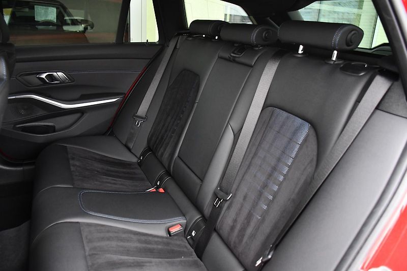 BMW Řada 3 320d xDrive MSPORT REZERVACE - fotka 20 z 44