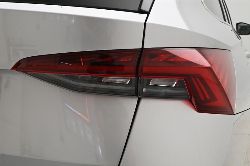 Škoda Octavia 1,5 TSI 110kW Style Manuál Zár - fotka 31 z 32