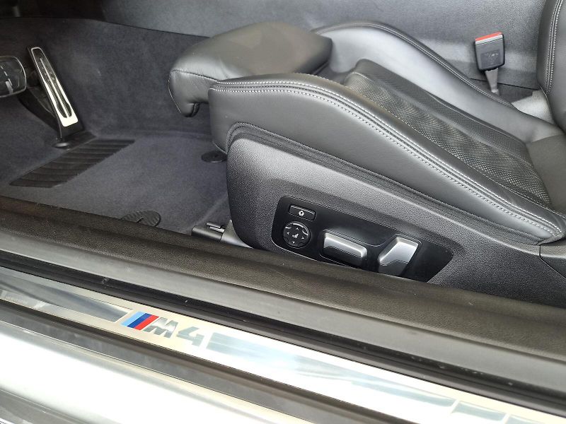 BMW M4 Competiton M xDrive - fotka 16 z 32
