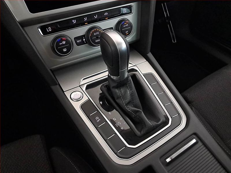 Volkswagen Passat (2019) 1.6 TDI, Automat, Navi - fotka 13 z 27
