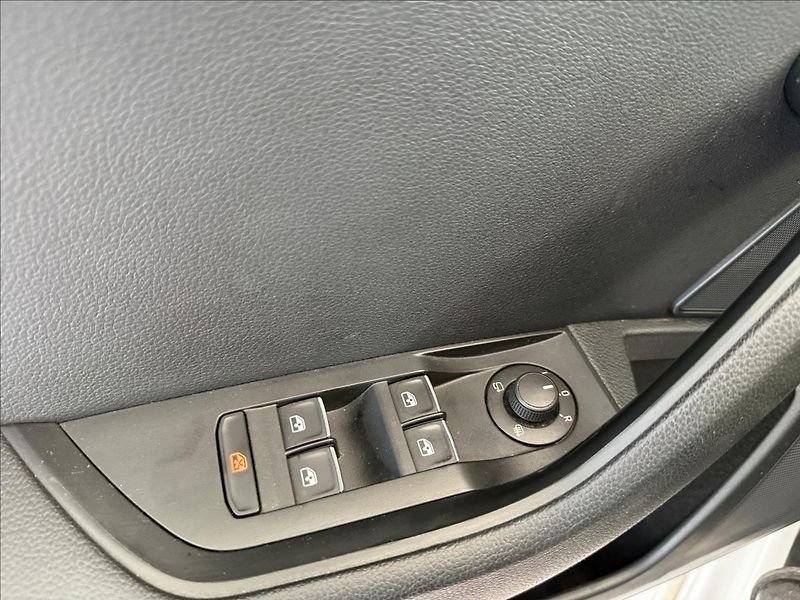 Škoda Superb 2,0   TDI 110kW,SERVISKA,ČR - fotka 10 z 29
