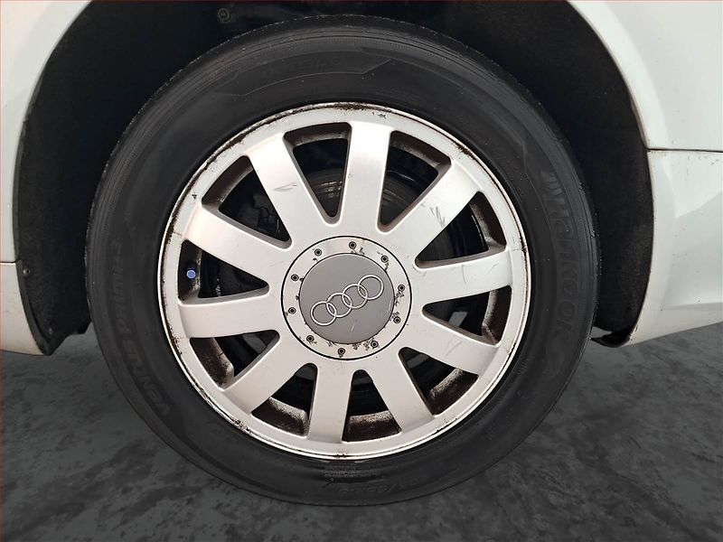 Audi A4 (2006) 2.0 TDI, nová STK, v provozu - fotka 15 z 17