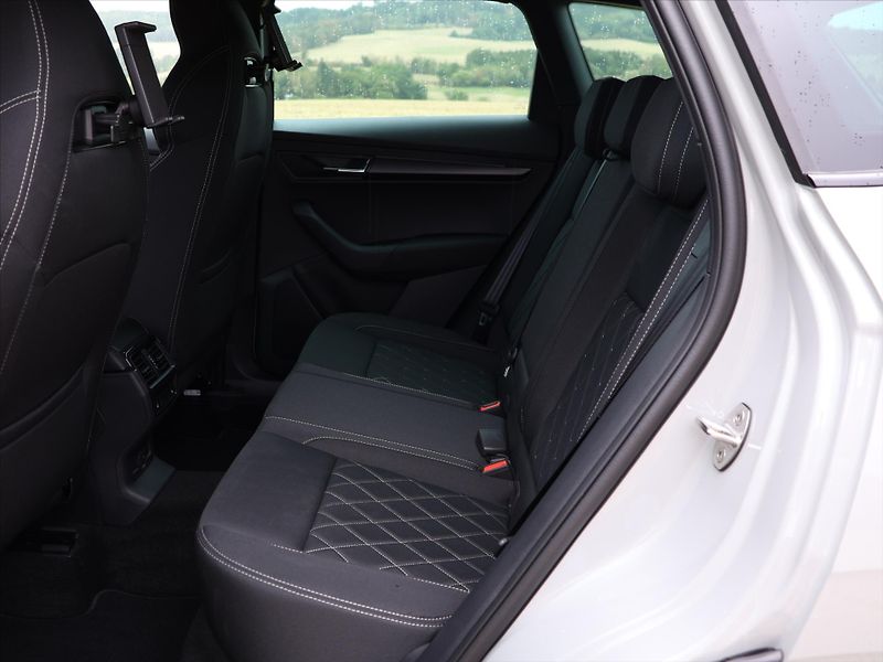 Škoda Karoq 2,0 TDI 4x4 DSG Sportline DPH - fotka 15 z 34
