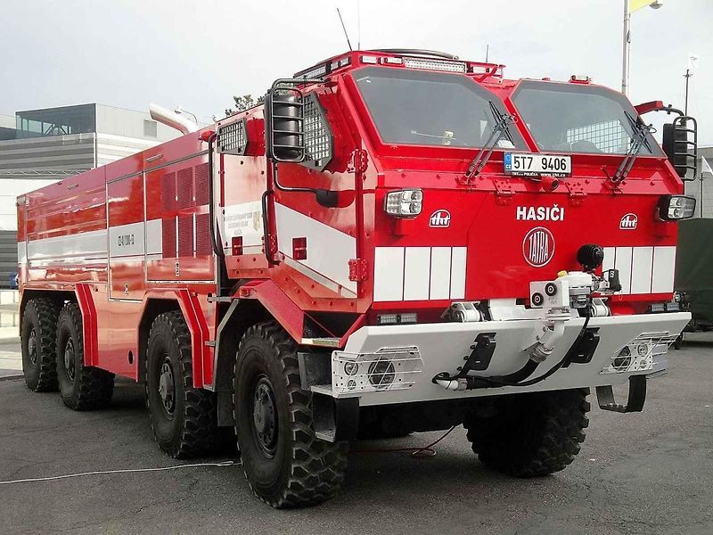 Velkoobjemová cisternová automobilová stříkačka Tatra Force CAS 30/9000/540 S3R.