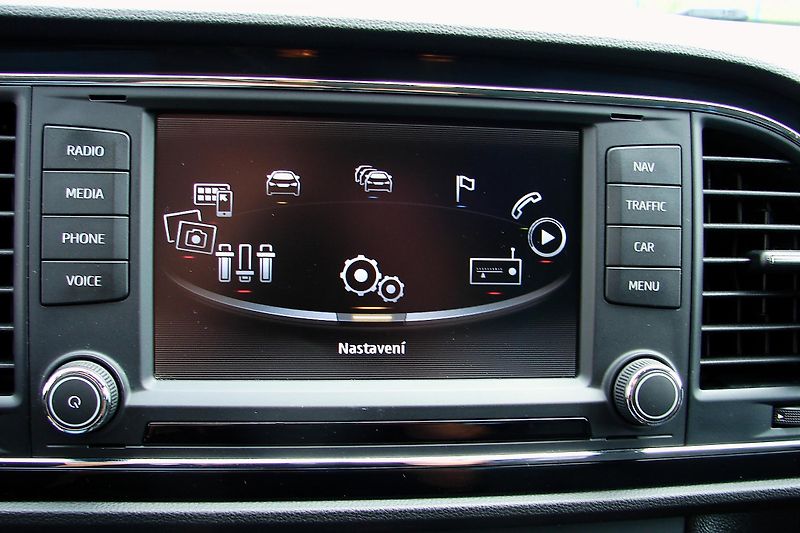 Seat Leon 1.6 TDi 110PS LED Navi-ZADÁN!  - fotka 26 z 42