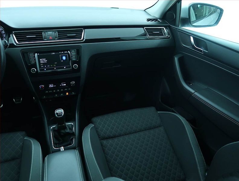 Škoda Rapid (2016) Spaceback 1.2 TSI, Xenony - fotka 8 z 17