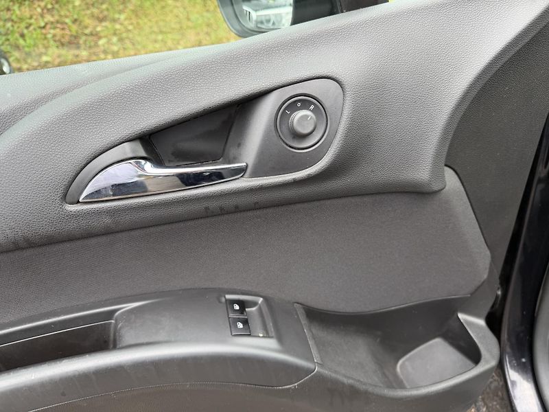 Opel Meriva 1.4iT - fotka 16 z 24