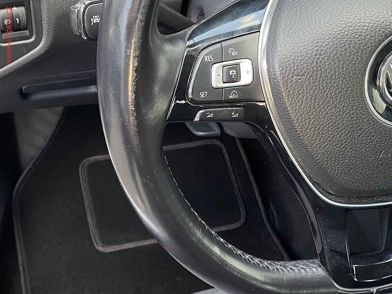 Volkswagen Golf (2014) 1.6TDi, AC, park.čidla - fotka 13 z 18