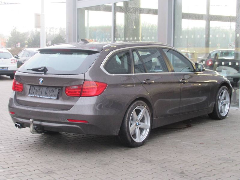 BMW Řada 3 (2013) 330d 190KW xDrive! - fotka 8 z 26