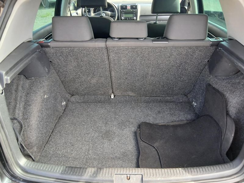 Volkswagen Golf 1.6i, GT Look, automat - fotka 29 z 31