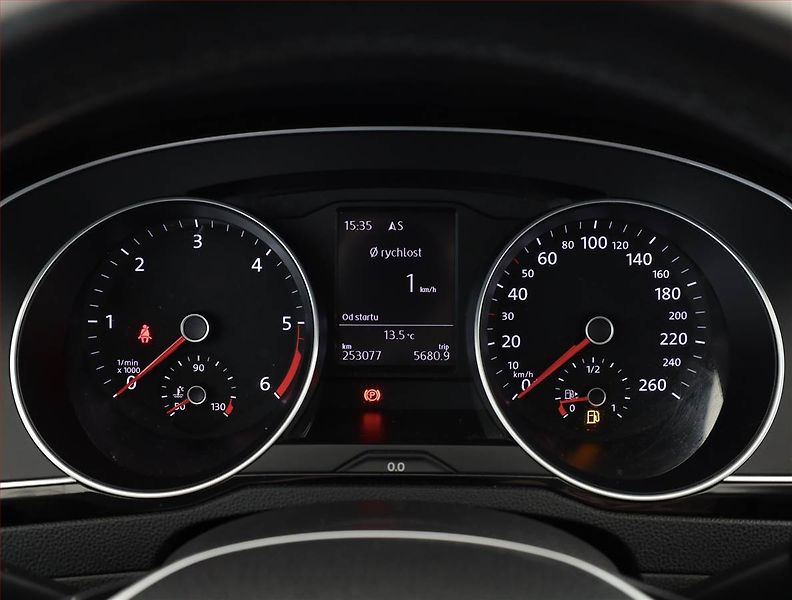 Volkswagen Passat (2015) 2.0 TDI, Navi, Tempomat - fotka 9 z 18