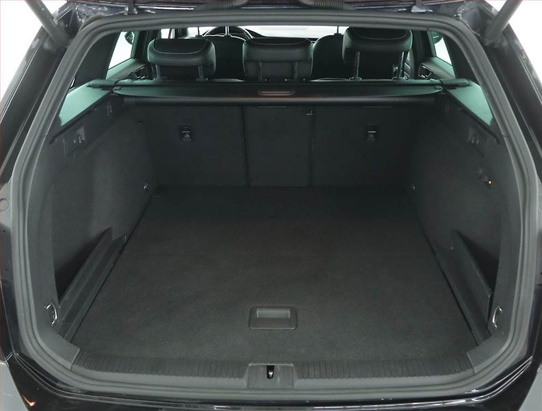 Volkswagen Passat (2021) R-Line 2.0 TDI - fotka 14 z 18