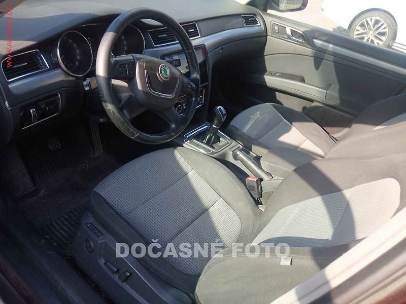 Škoda Superb (2009) 1.9TDi, Xenon - fotka 3 z 3