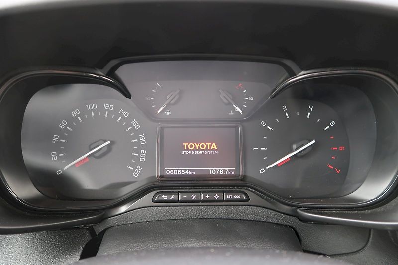 Toyota ProAce City Verso (2022) Business Shuttle 1,2 T Long /8 - fotka 17 z 32