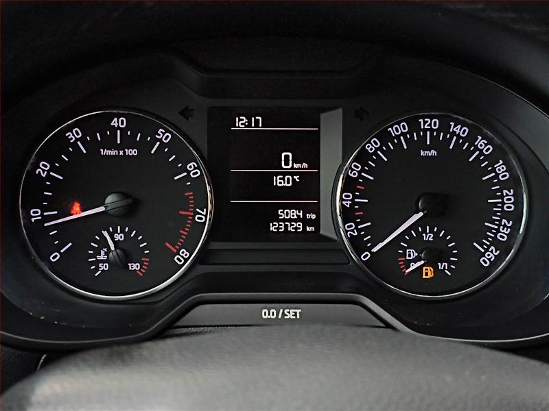 Škoda Octavia (2014) 1.4 TSI, Serv.kniha, Tempomat - fotka 11 z 15