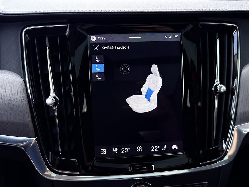 Volvo V90 T8 AWD ULTRA DARK + zimní kola - fotka 28 z 53