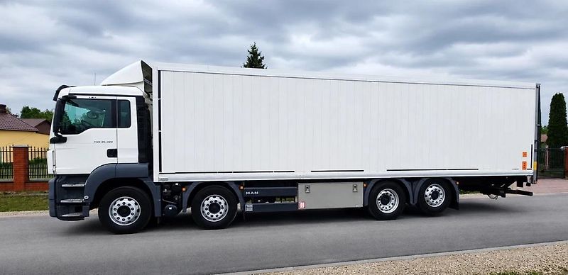MAN TGS (2018) 35.320 8x2 skříň EURO 6 - fotka 3 z 8