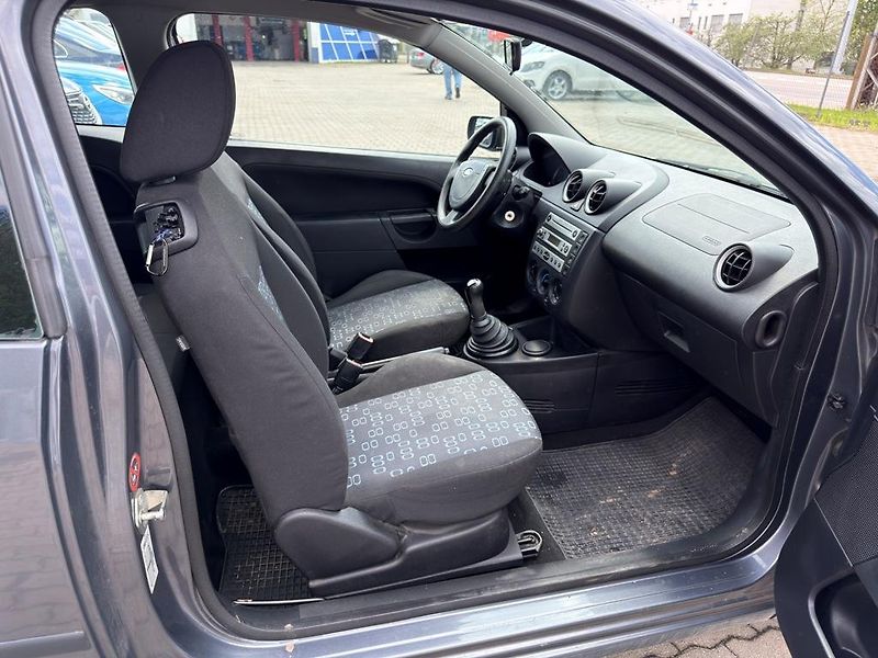 Ford Fiesta 1.3i 51 kW - fotka 10 z 12