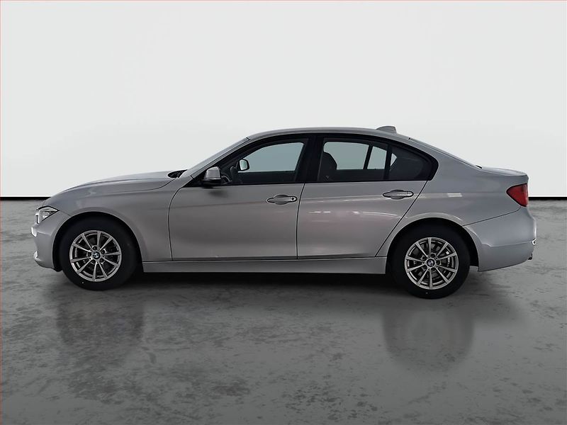 BMW Řada 3 (2015) 318 d, Navi, Park. senzory - fotka 3 z 21