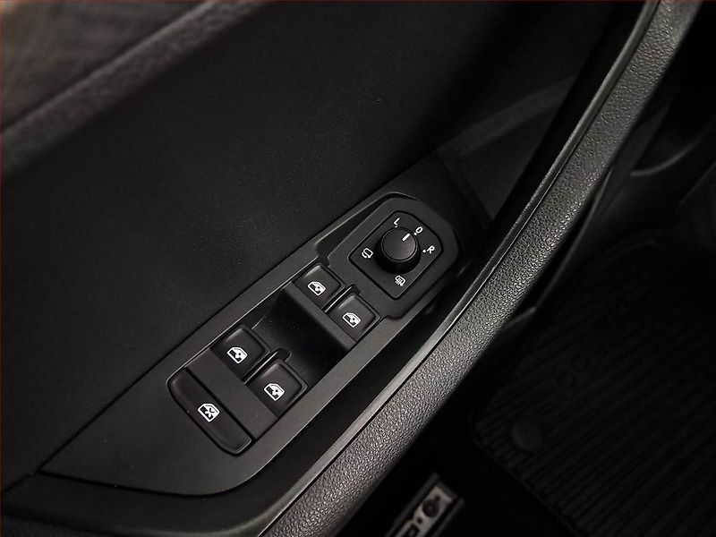 Škoda Karoq (2022) Ambition 1.0 TSI - fotka 18 z 18