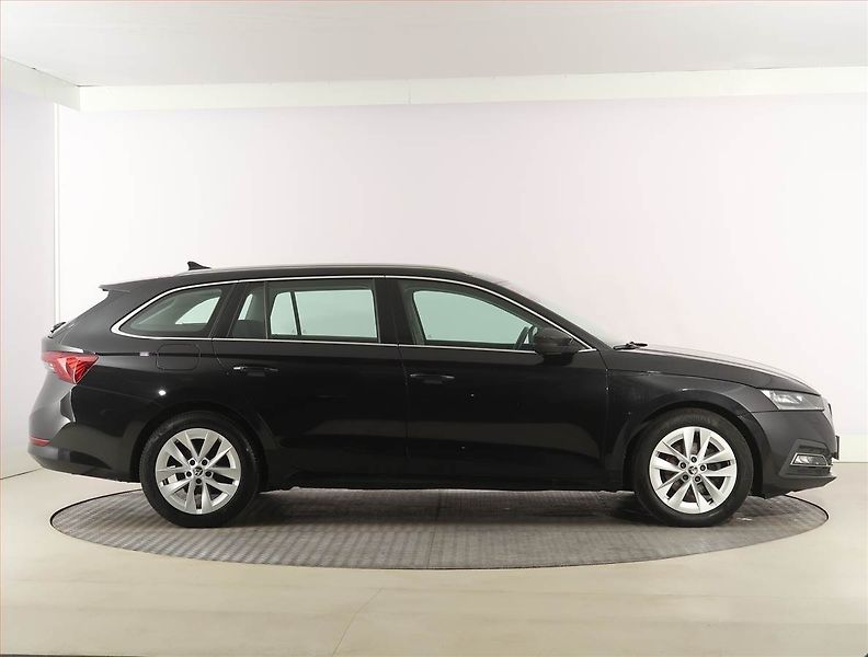 Škoda Octavia (2023) Ambition 2.0 TDI, Automat - fotka 6 z 31