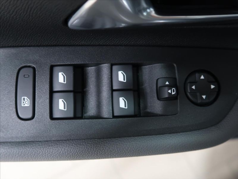 Opel Mokka 1,2 96 KW Automat zánovní - fotka 16 z 35