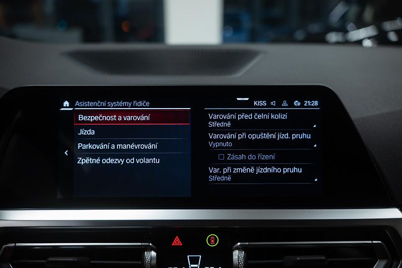 BMW M4 (2022) COMPETITION xDrive  - fotka 25 z 39
