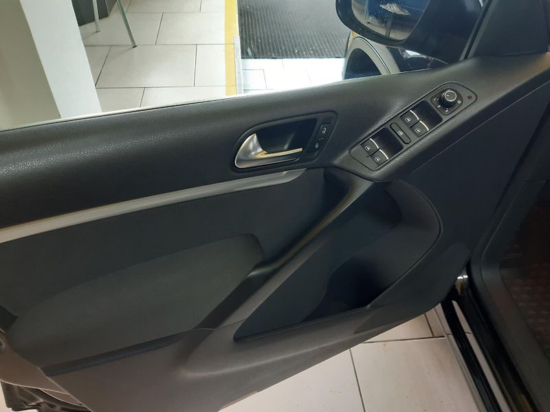Volkswagen Tiguan 2.0 TDI 4x4 DIGIKLIMA TAŽNÉ - fotka 19 z 28