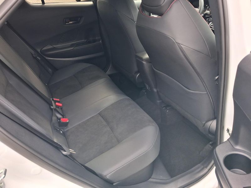 Toyota C-HR 2,0 HEV e-CVT GR Sport - fotka 22 z 26